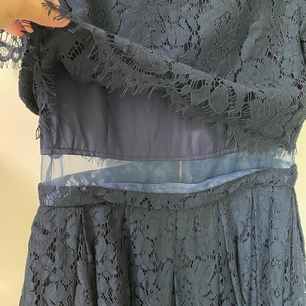Lace Midi dress in Navy - Picture 3 of 8